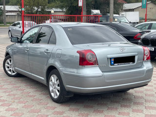 Toyota Avensis foto 4