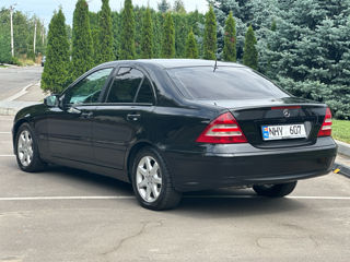 Mercedes C-Class foto 6