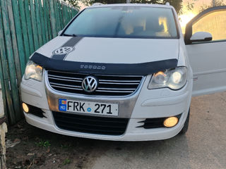 Volkswagen Touran foto 2