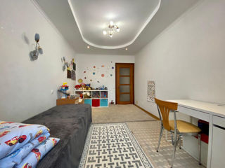 Apartament cu 3 camere, 80 m², Buiucani, Chișinău foto 3