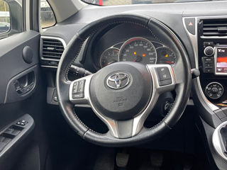 Toyota Verso-S foto 8