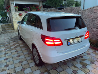 Mercedes B-Class foto 2