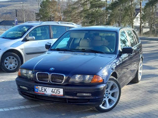 BMW 3 Series Touring foto 1