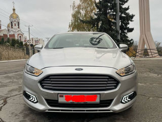 Ford Fusion foto 2