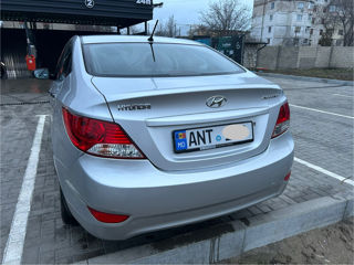 Hyundai Accent foto 5