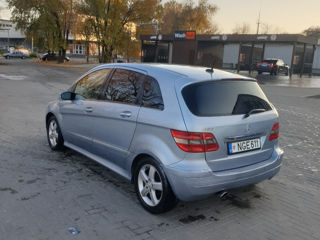 Mercedes B-Class foto 2