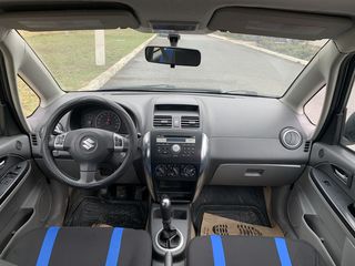 Suzuki SX4 foto 8