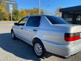 Volkswagen Vento foto 2