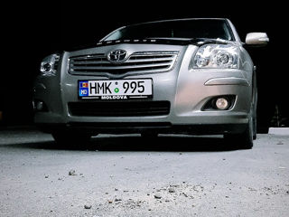 Toyota Avensis foto 1