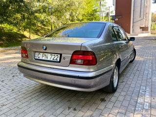 BMW 5 Series foto 6