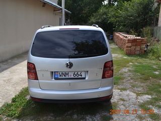 Volkswagen Touran foto 2