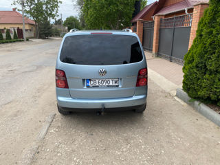 Volkswagen Touran foto 3