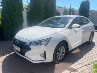 Hyundai Elantra foto 1