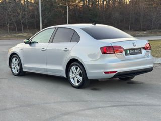 Volkswagen Jetta foto 2