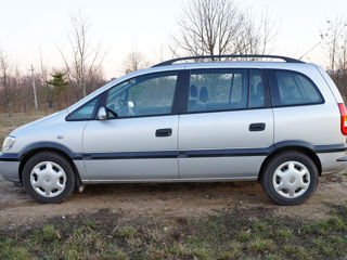 Opel Zafira foto 1