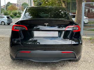 Tesla Model Y foto 6