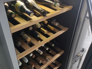 Винный холодильник с европейским вином. foto 7