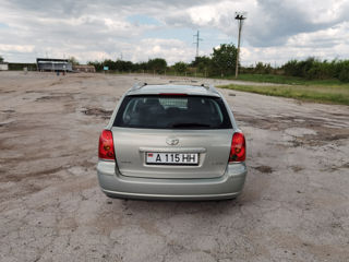 Toyota Avensis foto 4