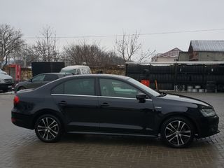 Volkswagen Jetta foto 4