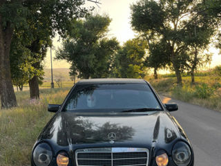 Mercedes E-Class foto 2