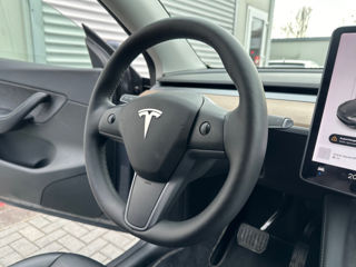 Tesla Model Y foto 10