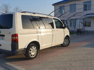 Volkswagen Caravelle foto 1