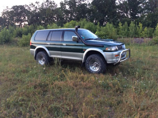 Mitsubishi Pajero Sport foto 2