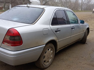 Mercedes C-Class foto 4