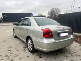 Toyota Avensis foto 4