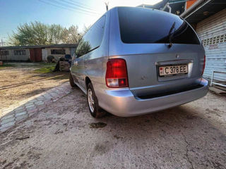 KIA Carnival foto 2