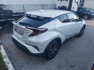 Toyota C-HR foto 2