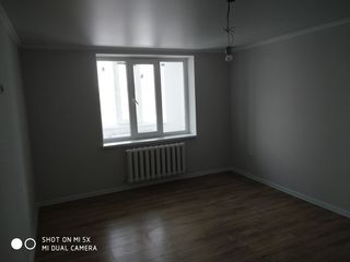 Продаётся 2-я комнатная квартира - se vinde apartament cu 2 cameri foto 3