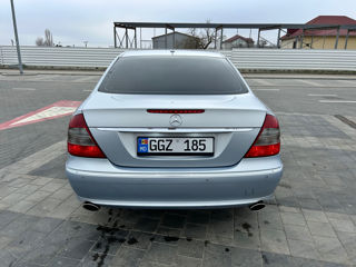 Mercedes E-Class foto 2