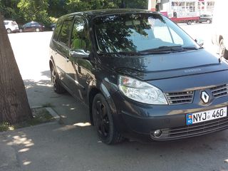 Renault Grand Scenic foto 2