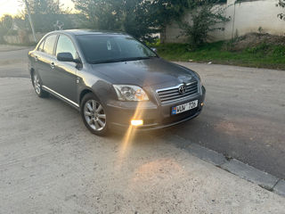 Toyota Avensis foto 8