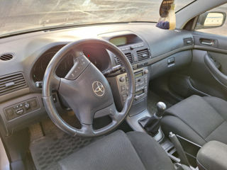 Toyota Avensis foto 2