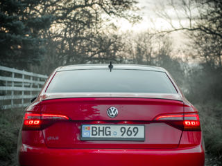 Volkswagen Jetta foto 2