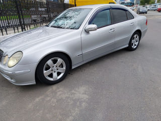 Mercedes E-Class foto 2