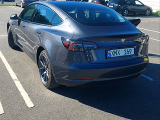 Tesla Model 3 foto 2