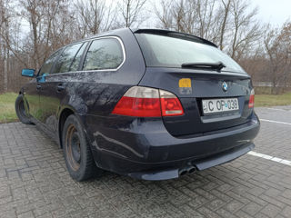 BMW 5 Series Touring foto 3