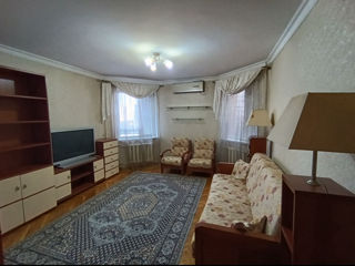 Apartament cu 2 camere, 60 m², Centru, Chișinău foto 1