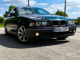 BMW 5 Series foto 1