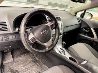 Toyota Avensis foto 8