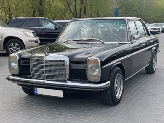 Mercedes W115  1973 foto 1