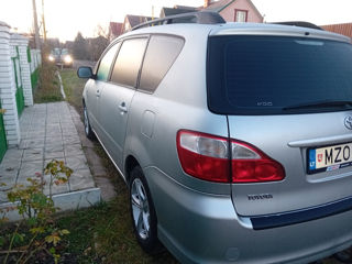 Toyota Avensis Verso foto 7