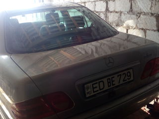 Mercedes E Class foto 2