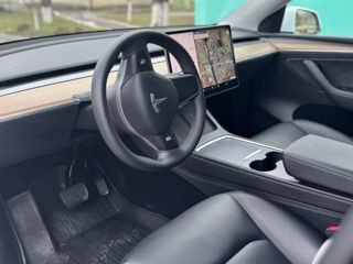 Tesla Model Y foto 7