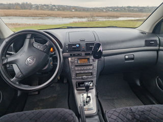 Toyota Avensis foto 8