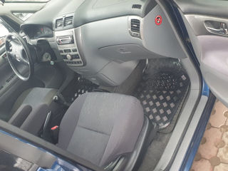 Toyota Avensis Verso foto 9