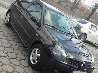 Renault Clio foto 1